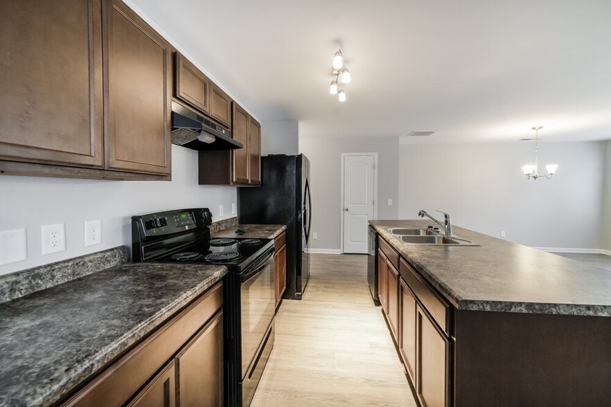 Building Photo - 42 Everette Cir