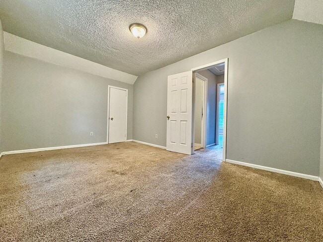 Building Photo - 919 S Logan St