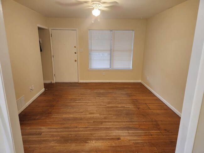 Building Photo - 615 S 1st St