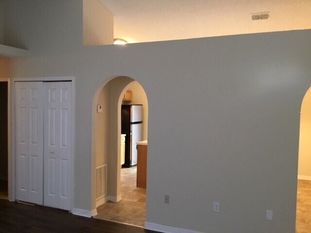 Building Photo - 6637 Gentle Oaks Dr E