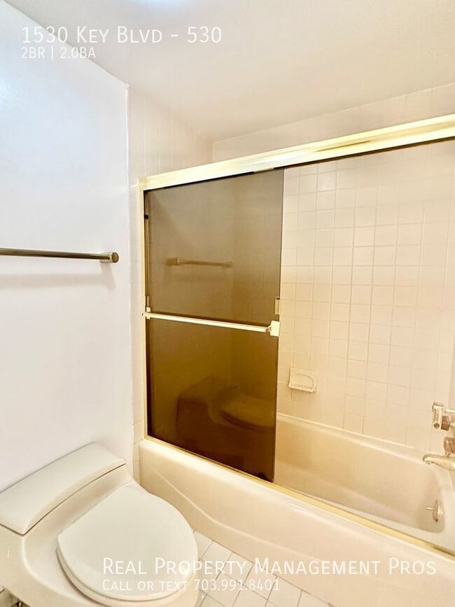 Building Photo - Sun-Drenched Condo-Stunning Views, Walk to...
