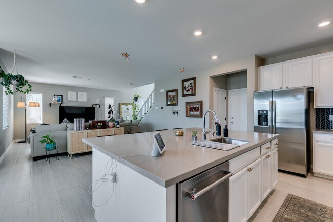 Building Photo - Gated, 4bed + loft with Bedroom and Full bathroom downstairs. Skye Canyon