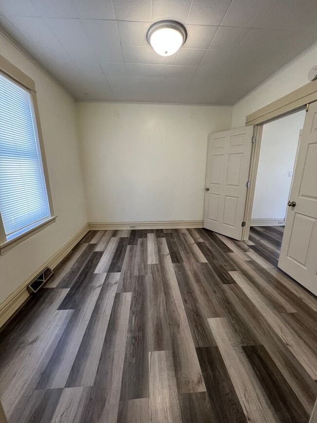 Building Photo - 3711 W 4th St