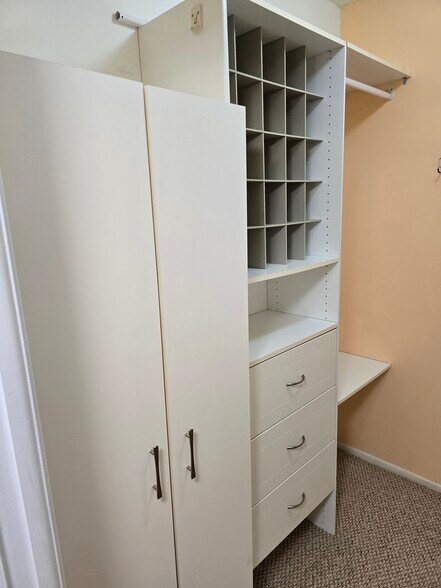 Building Photo - 933 Cypress Grove Dr
