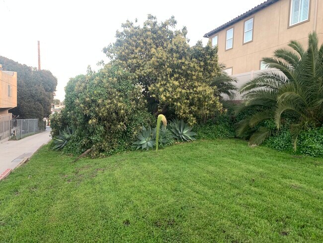 Building Photo - 26025 Cypress St