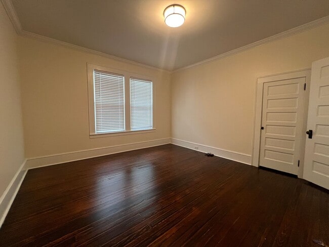 Building Photo - 2 bed and 1 bath house in Tree Streets Neigborhood.