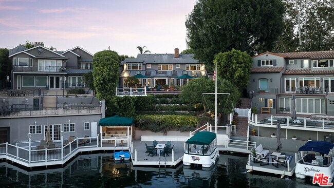 Building Photo - 10030 Toluca Lake Ave