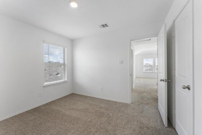 Building Photo - 14678 Cyn Pnes Ln