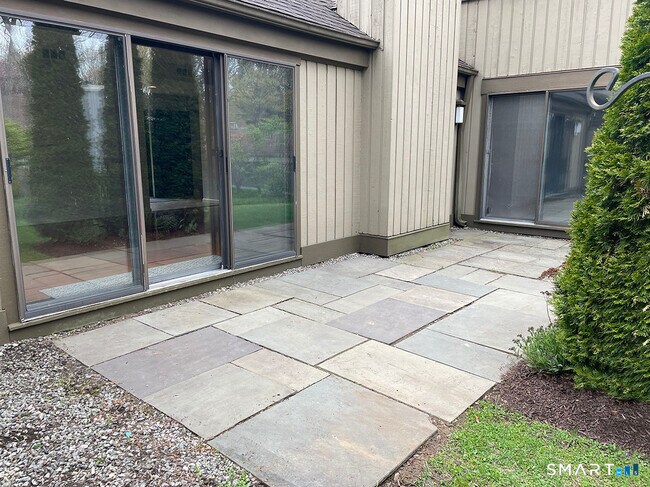 Building Photo - 445 Heritage Vlg