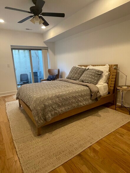 Building Photo - 1900 Poplar St