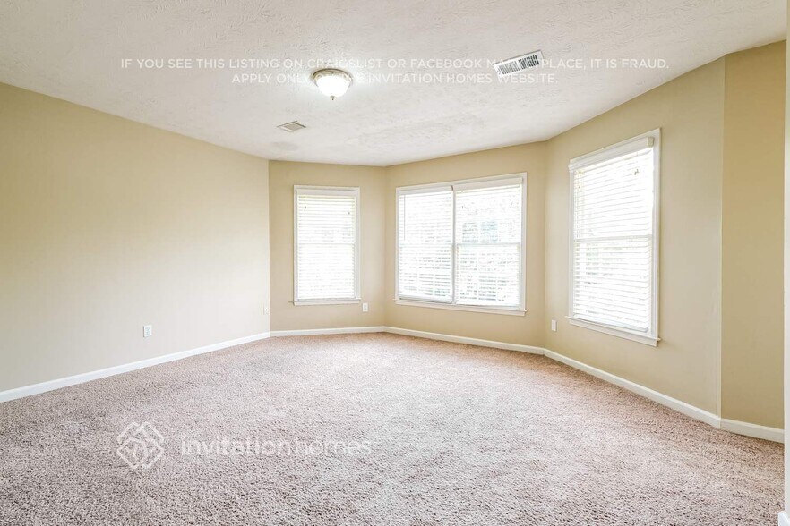 Building Photo - 4896 High Forest Dr