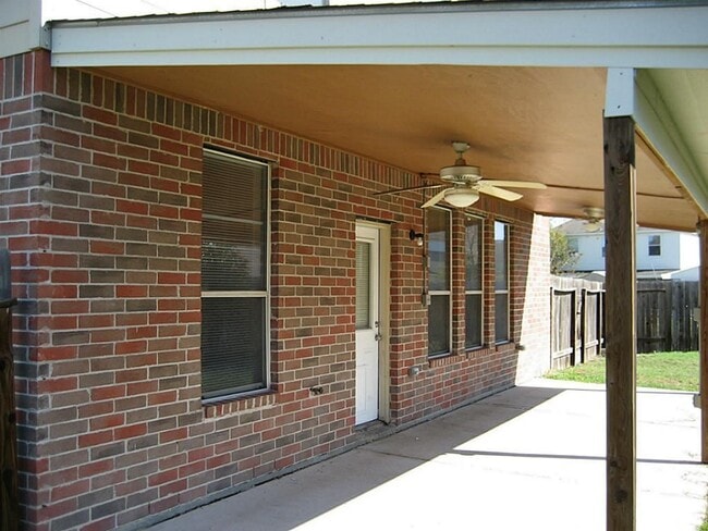 Building Photo - 18506 Carousel Creek Ct