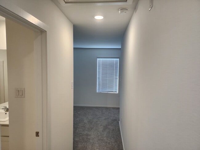 Building Photo - 3049 Majestic Sunrise Dr