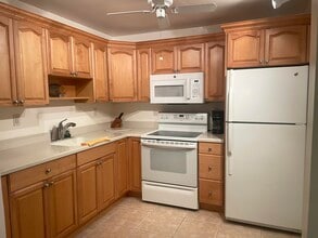 Building Photo - 354 Burgundy G