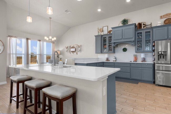 Building Photo - Upscale Living!