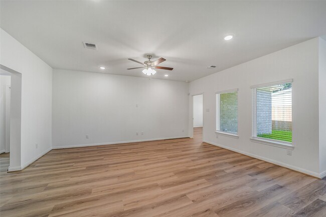 Building Photo - 11931 Pondwood Dr