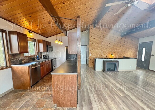 Building Photo - Delightful 3 Bed 2 Bath Home With Epic Mou...