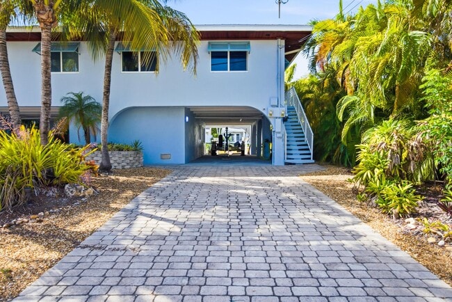 Building Photo - 138 Indies Dr N