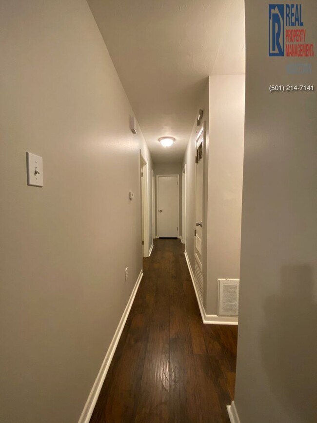 Building Photo - 913 Brewer-