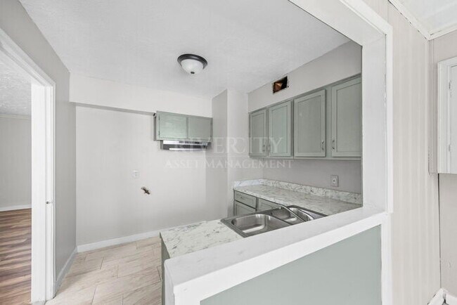 Building Photo - A MUST SEE !!!! FULLY RENOVATED AND SECTION 8 WELCOMED !!!!!