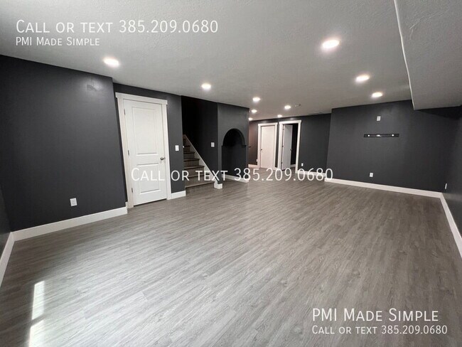 Building Photo - Modern Townhome | LVP | Office/Entertainment