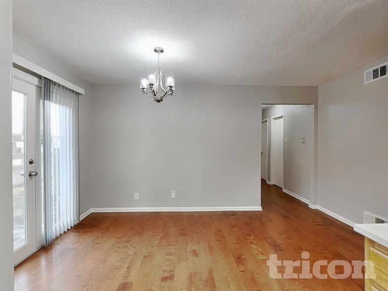 Building Photo - 900 Arizona St SE