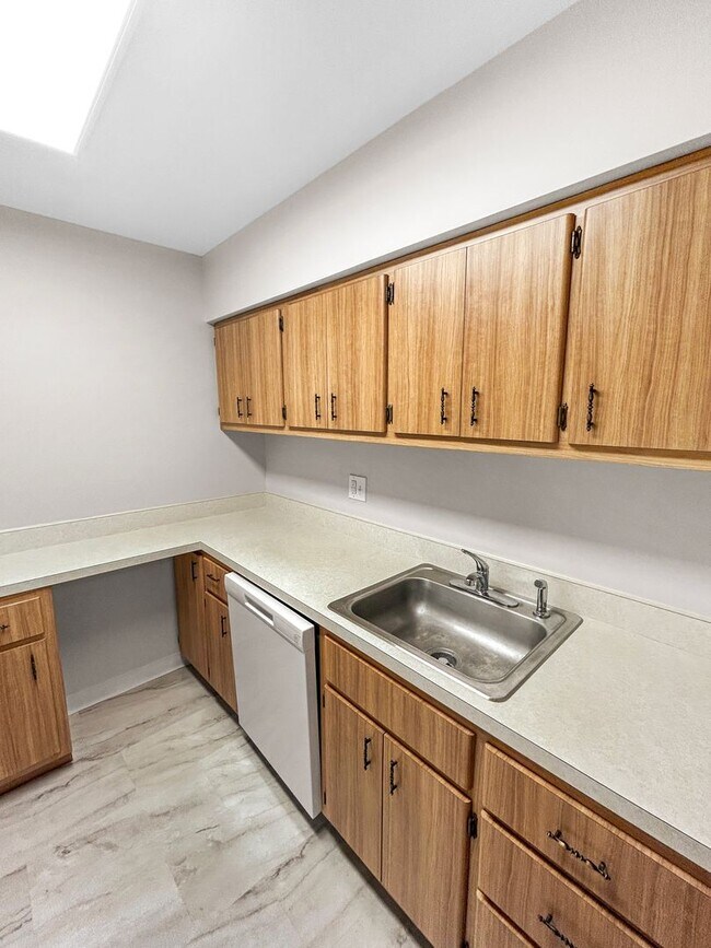 Building Photo - One Bedroom Condo in Moon Township!!