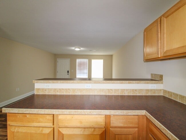 Building Photo - 123 Meadows Ln