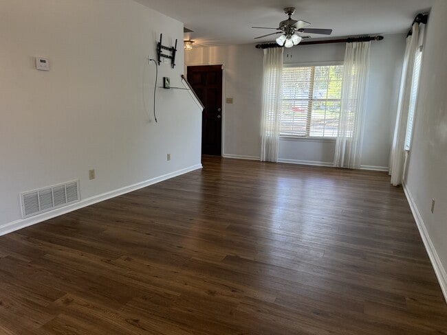 Building Photo - 36 Country Walk Dr