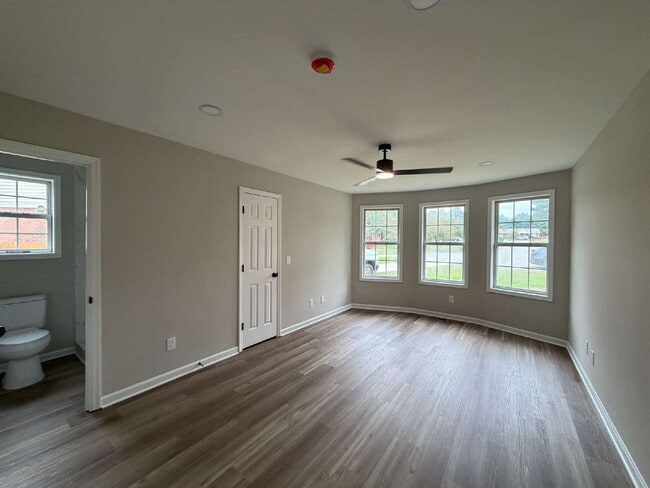 Building Photo - 157 Yardley Farms Ct