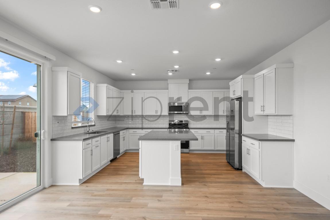 Building Photo - 3375 Tibidabo St