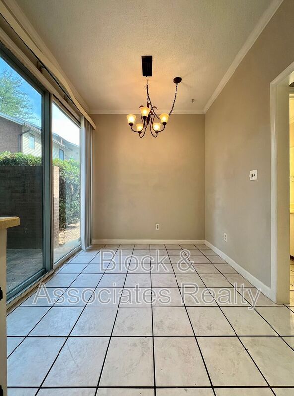 Building Photo - 207 Forest View Ct