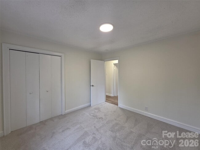 Building Photo - 1407 Sherwood Dr