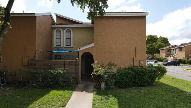 Building Photo - 8033 NW 71st Ct