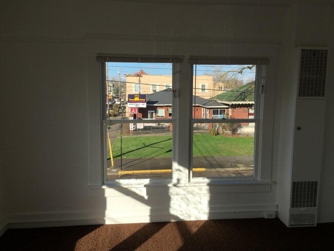 Building Photo - 505 SE Lyon St