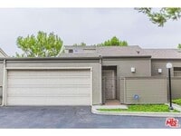 Building Photo - Beautiful 3 Bedroom 2 1/2 Bathroom Granada Hills Townhouse! Must See! Ready For Move-In!