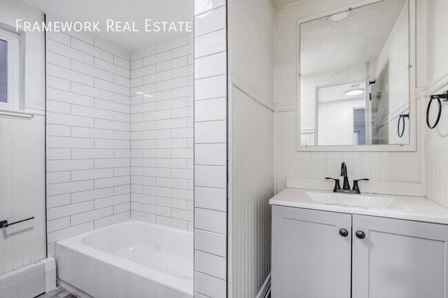 Building Photo - 1685 Reed St