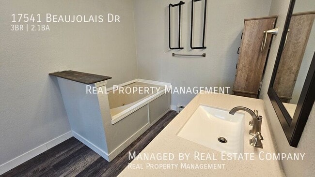 Building Photo - 17541 Beaujolais Dr