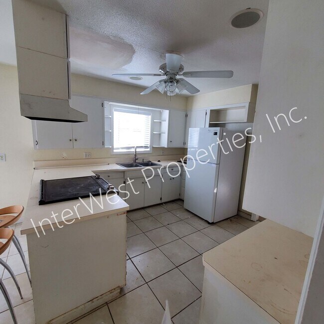 Building Photo - 3+bd 1.5 ba Single Level West Salem Home w...