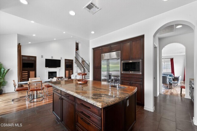 Building Photo - 9651 Sagebrush Ave