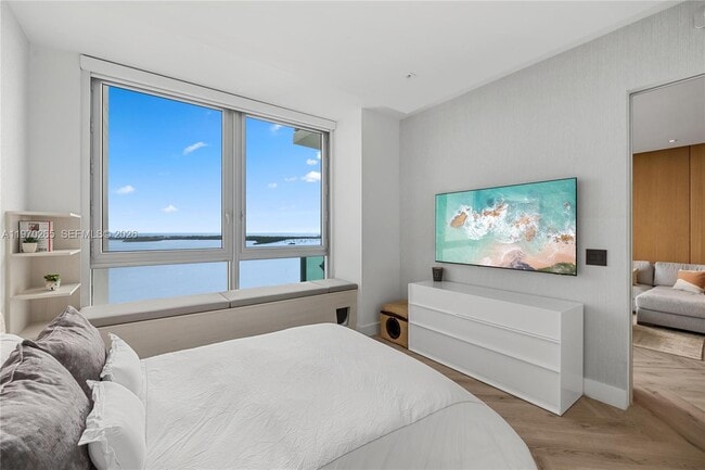 Building Photo - 1331 Brickell Bay Dr