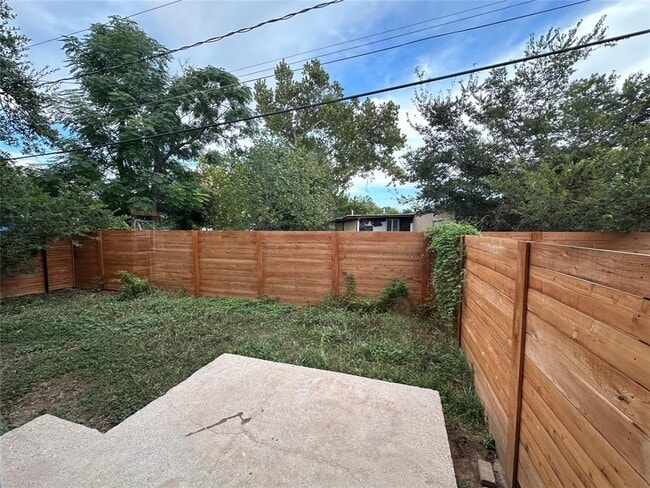 Building Photo - 6003 Cougar Dr