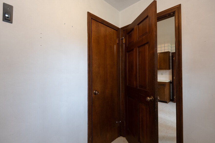 Building Photo - 561 Summit Ridge Dr