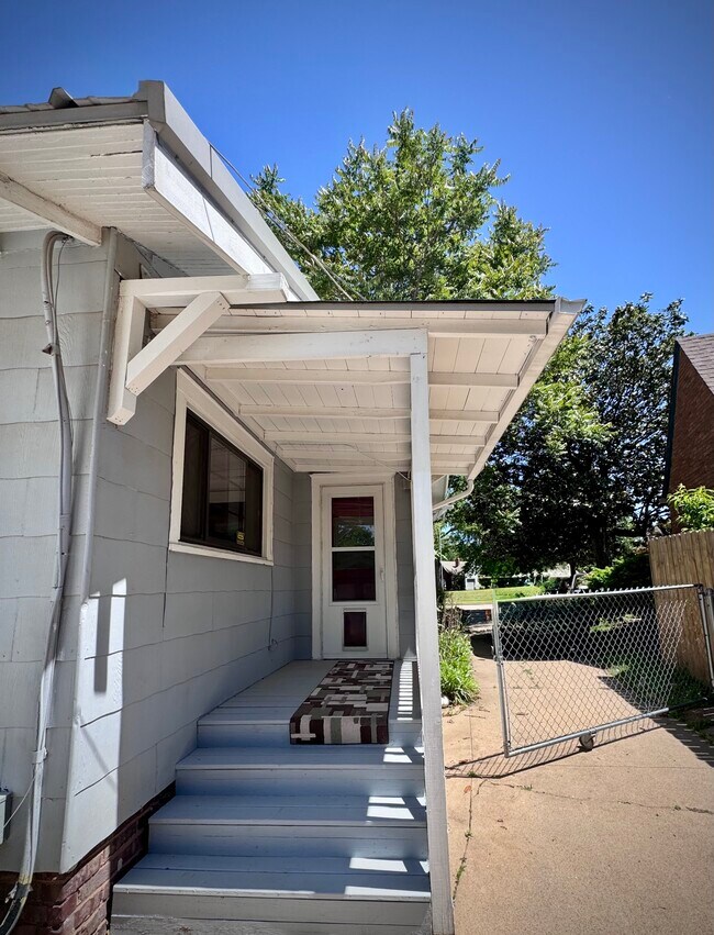 Building Photo - 204 Montclair Ave