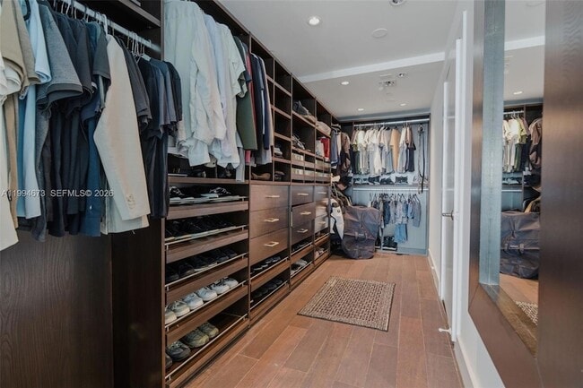 Building Photo - 900 Biscayne Blvd