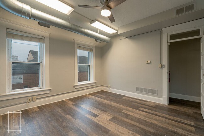 Building Photo - 903-903 Oak St