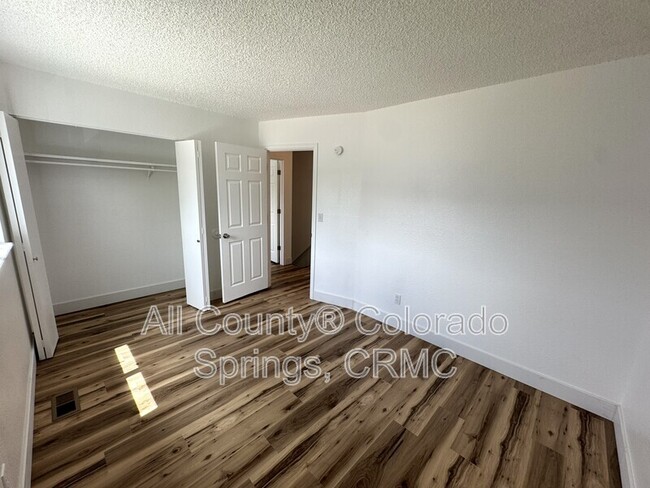 Building Photo - 6676 Provincial Dr