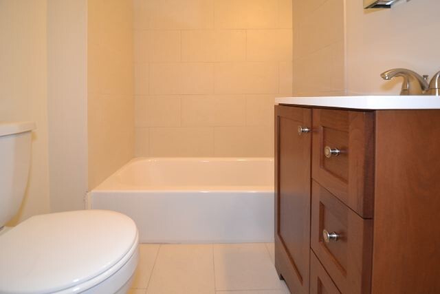 Building Photo - 4041.5 N Ashland Ave