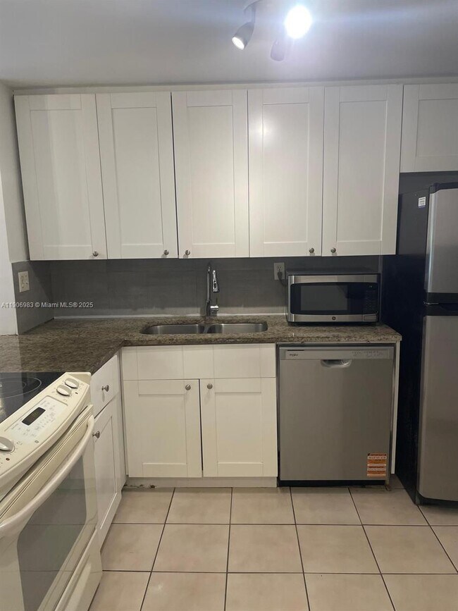 Primary Photo - 4384 NW 9th Ave