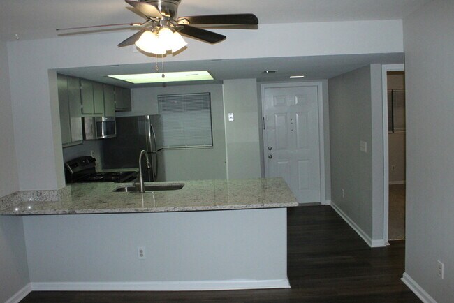 Building Photo - Totally renovated 2-bedroom, 2-full-bath townhome located in West Augusta